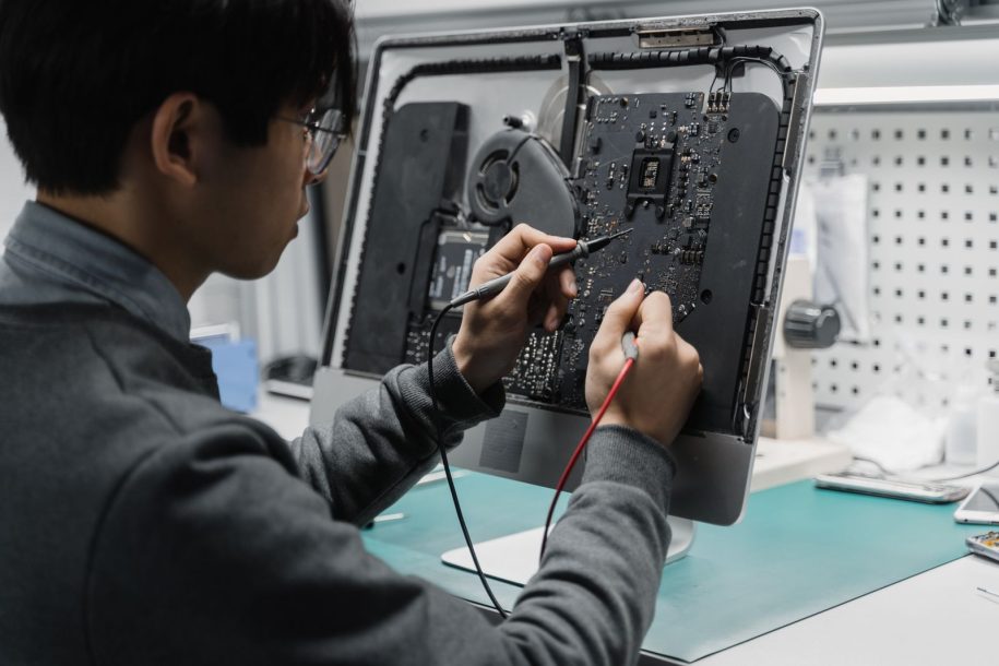 Computer freezes randomly during professional hardware diagnostics